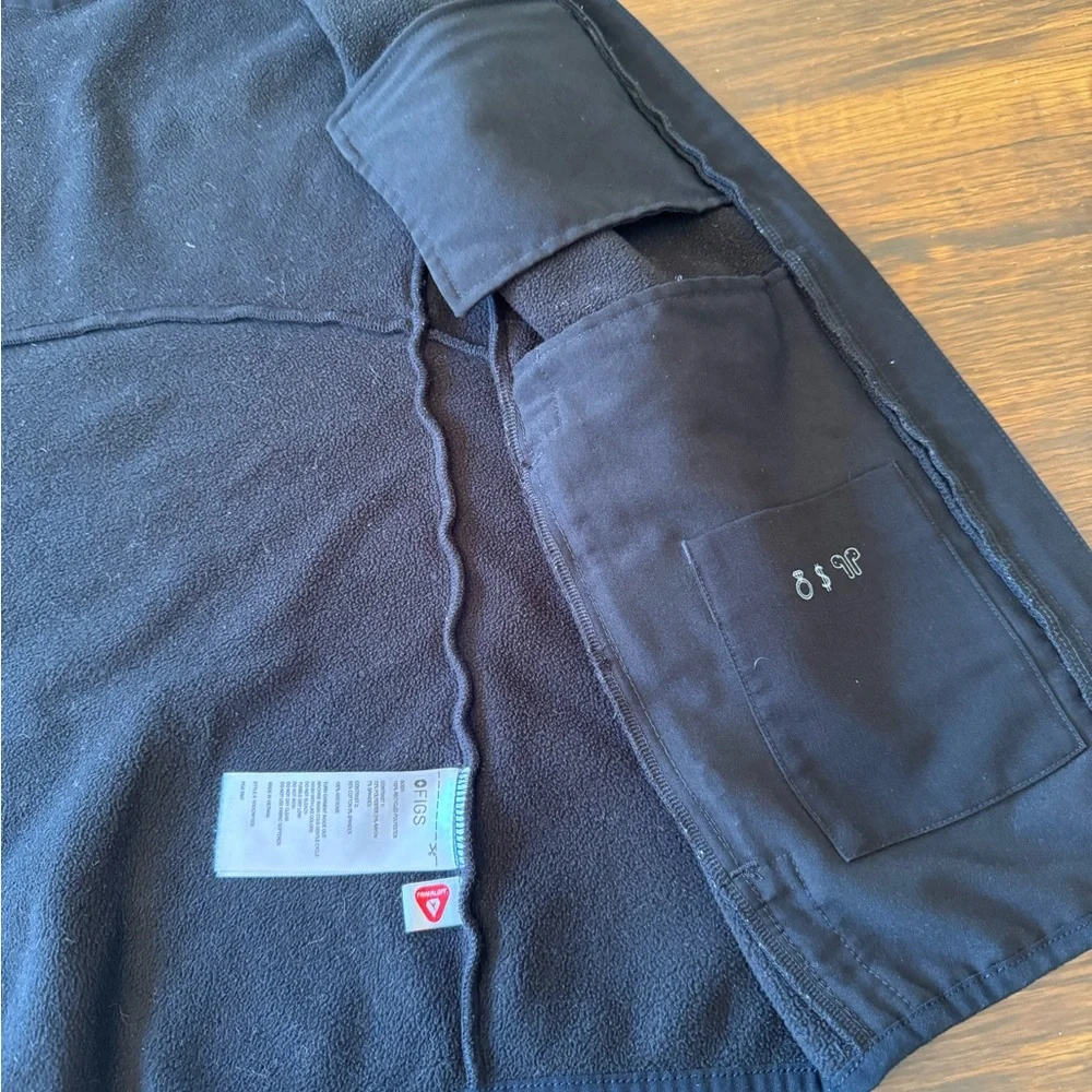 FIGS scrub vest - Picture 6 of 6